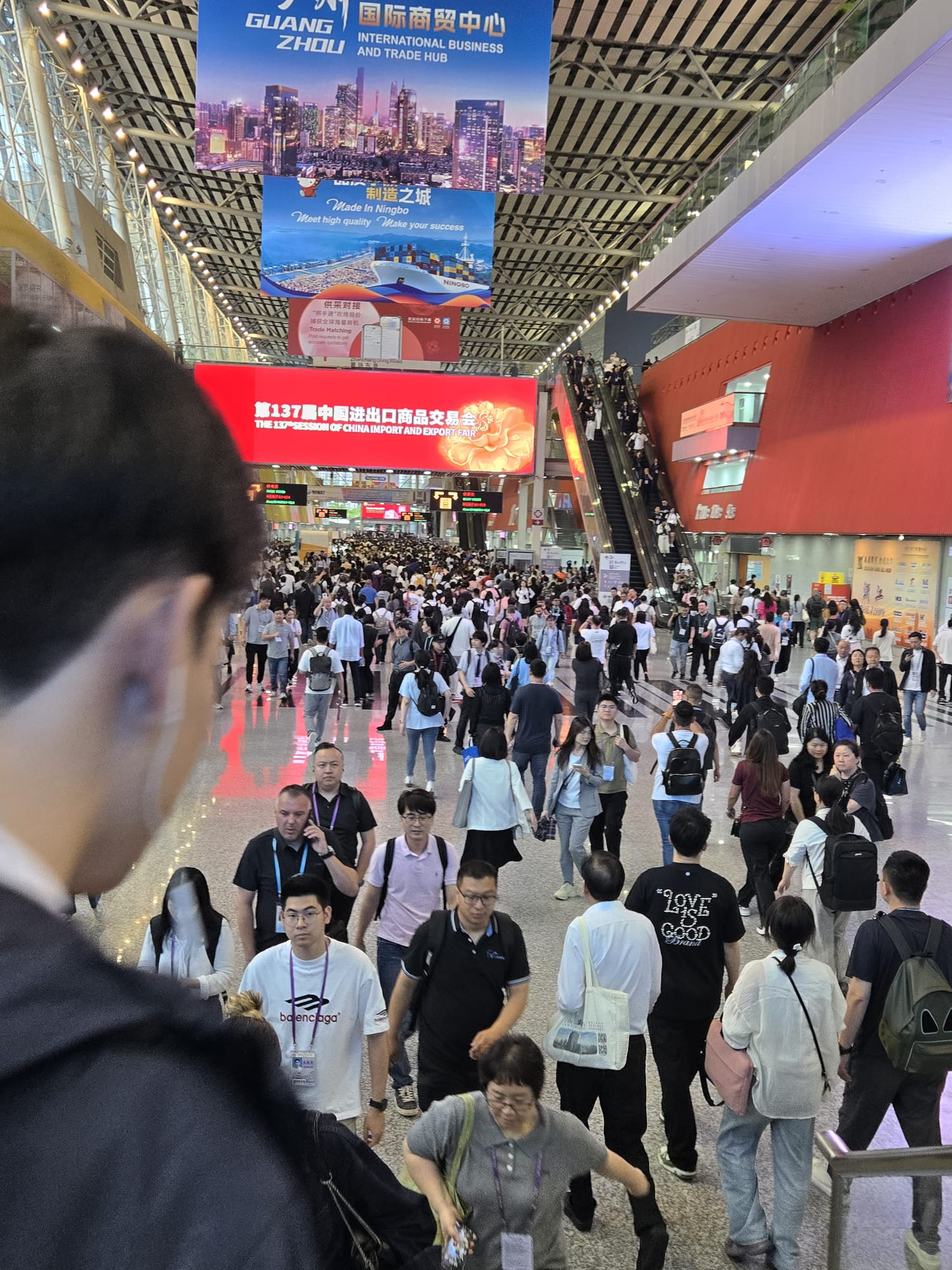 MacSamuel reviewing products with a Chinese supplier