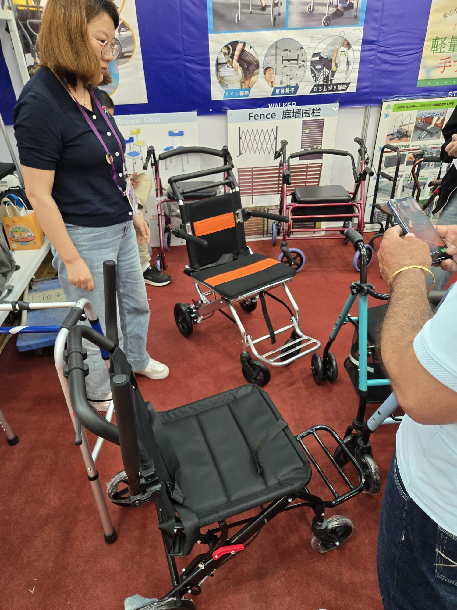 MacSamuel meeting suppliers at Canton Fair